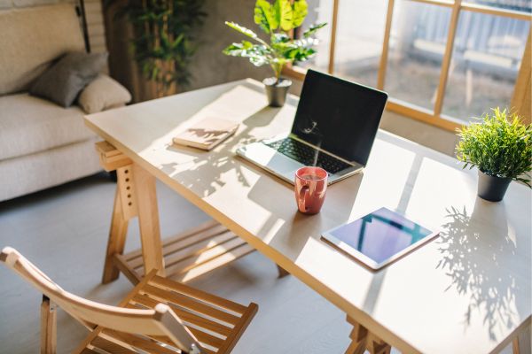 un espace de bureau propre et inspirant